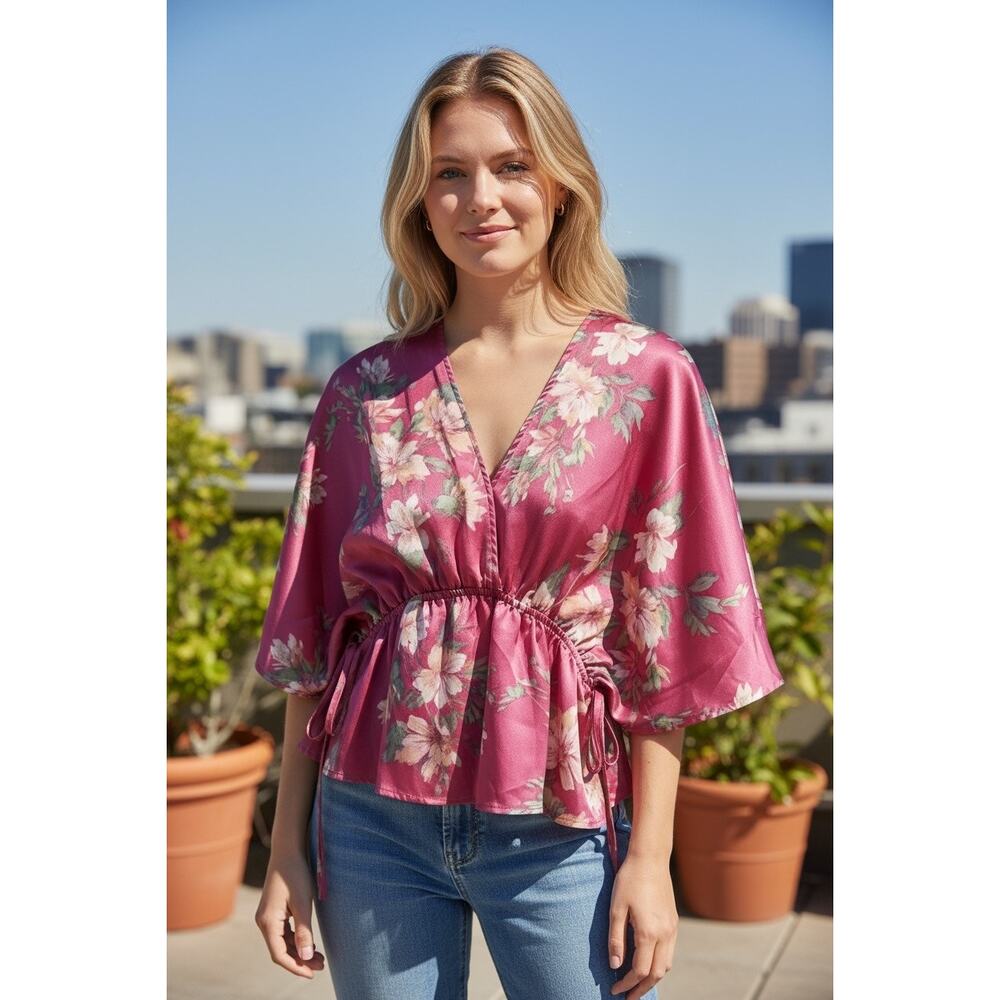 Miley + Molly Fuchsia Floral Short Sleeve blouse Size Large